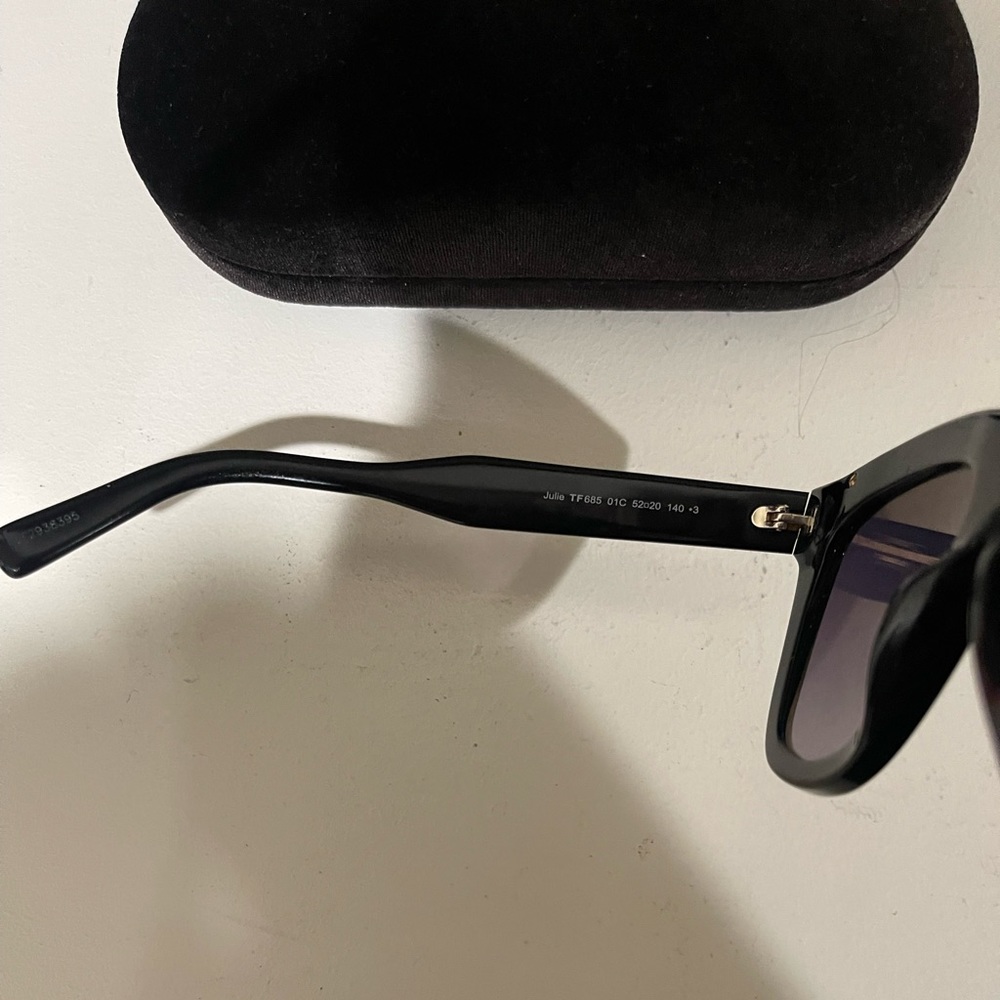 Tom Ford Julie Sunglasses - Picture 5 of 6